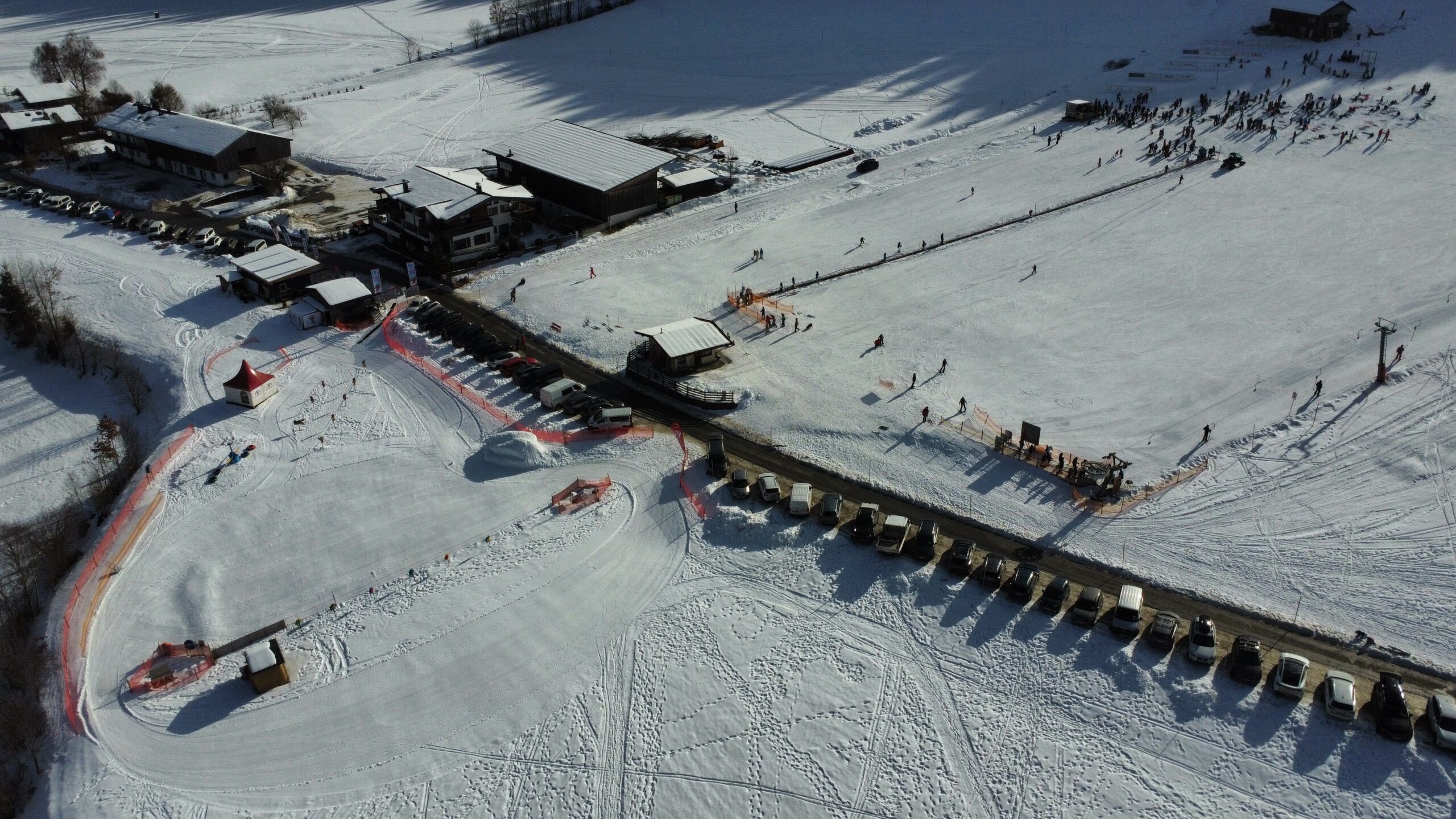 Schischule Going Areal mit Kinderland und Skiverleih